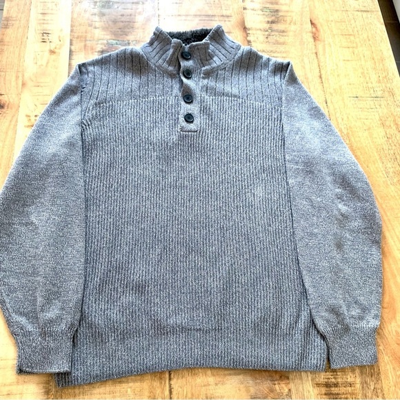 Oscar De La Renta Gray Cable Knit Sweater Sherpa-Lined Button Collar Size XL - Picture 10 of 12